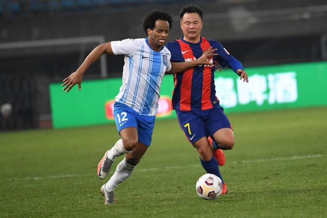 奥尼尔现场观看中国女篮比赛 与老友姚明重逢