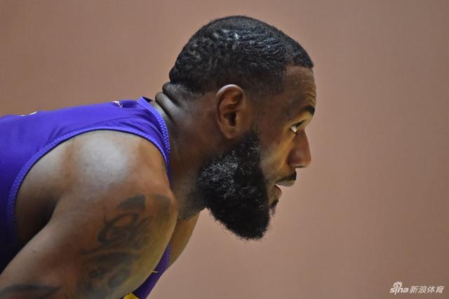 高尔夫球重庆女子公开赛挥杆 首轮彭严萱63杆破纪录领先高尔夫球重庆女子公开赛挥杆 首轮彭严萱63杆破纪录领先